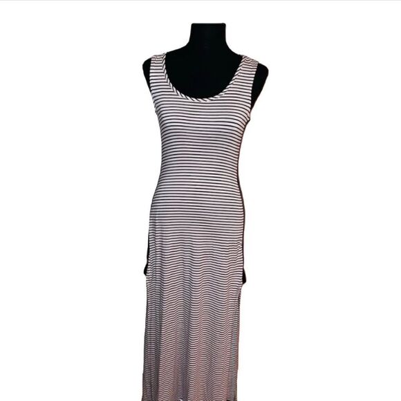 Everleigh Black and White Maxi Dress - Picture 1 of 8